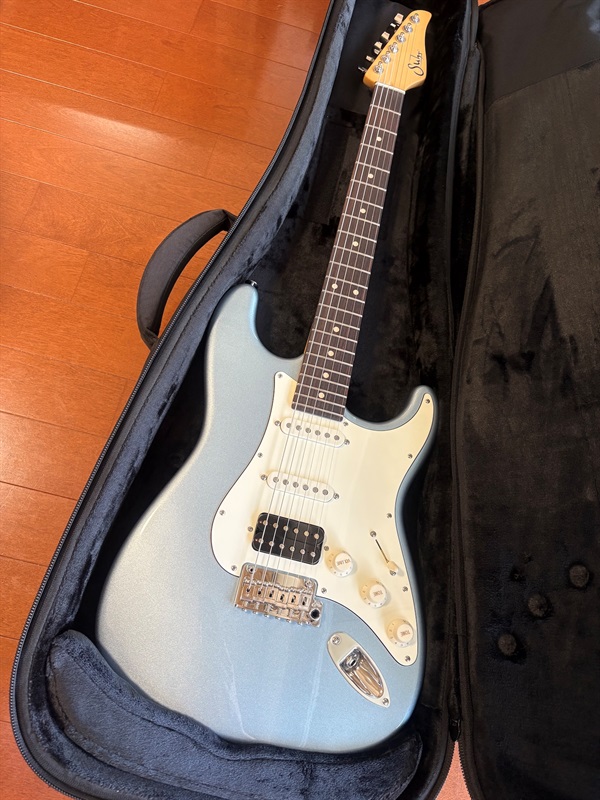 Suhr Guitars Classic S 2025 model Ice Blue Metaricの画像